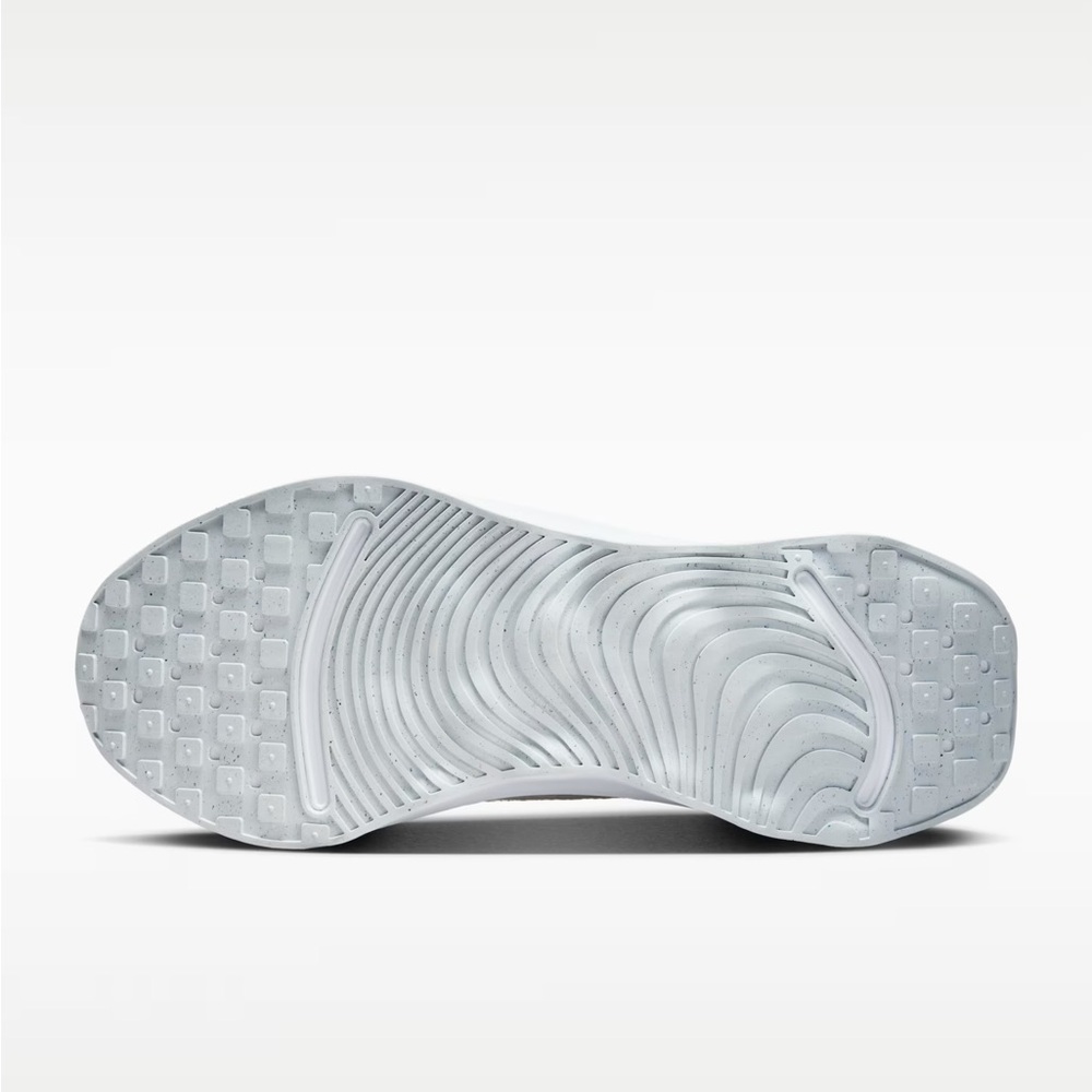 Brand New Nike Motiva “Pure Platinum” Women's Walking Shoes DV1238-106 - Picture 3 of 10